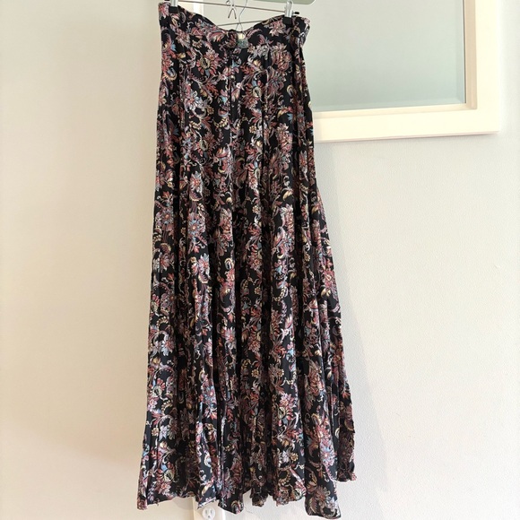 Vintage Maxi Skirt Long Black Floral waist about 28” S - Picture 3 of 7